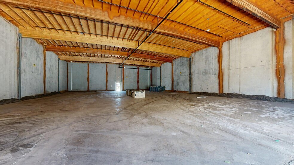 More Photos Of 430 W Ventura St, Dinuba Warehouse For Lease