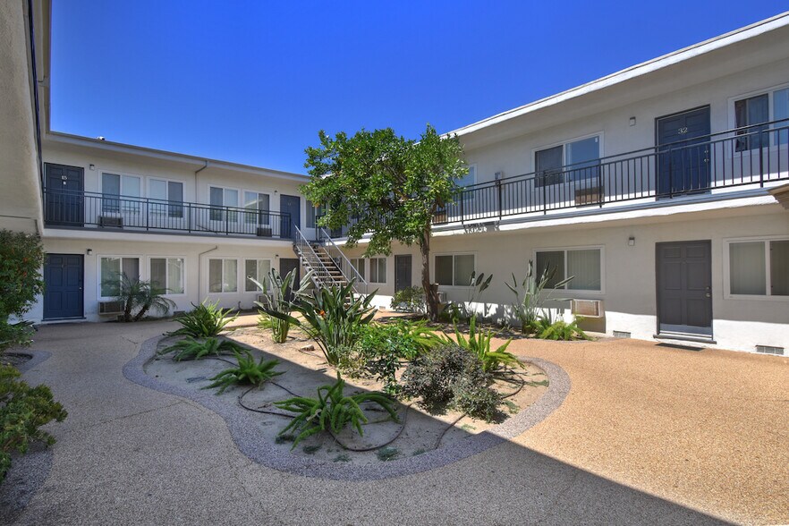 More Photos Of 9301 Darby Ave, Northridge Apartments For Sale