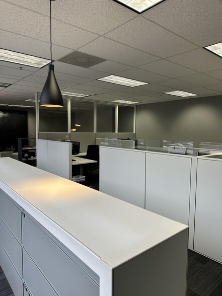 More Photos Of 5304 Derry Ave, Agoura Hills Industrial For Lease