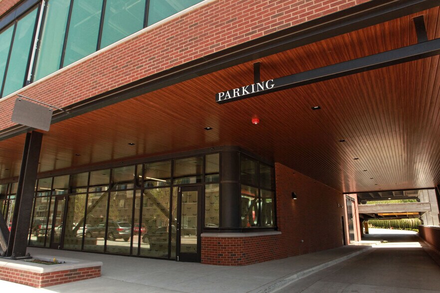 More Photos Of 21 N Greenwood Ave, Tulsa Office For Lease