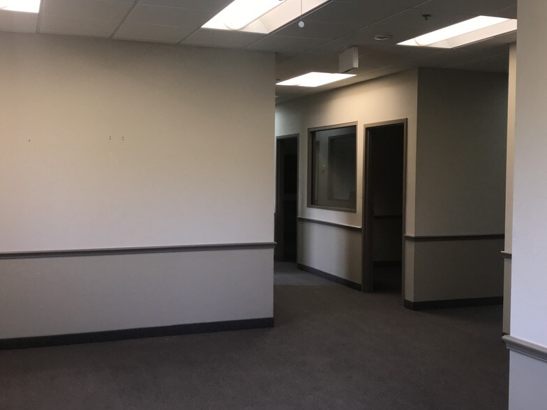 More Photos Of 6791 28th St Cir E, Sarasota Warehouse For Lease