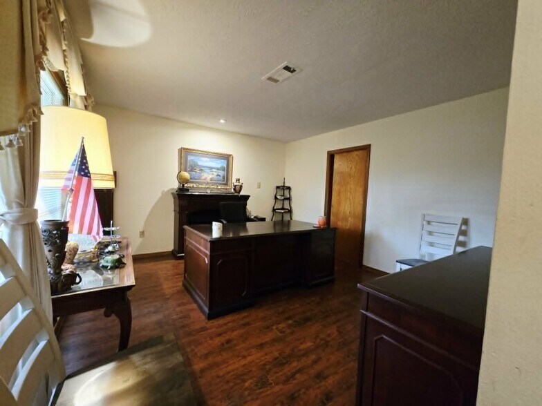 More Photos Of 5930 Killough St, Houston Office For Sale