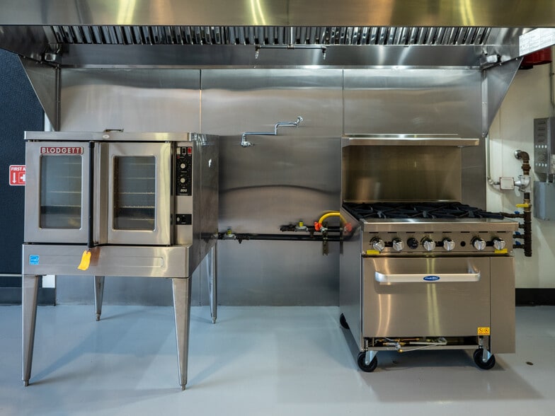 More Photos Of 1630-1670 SE 3rd Ave, Portland Food Processing For Lease