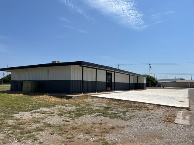 More Photos Of 805 NW 24th St, Moore Freestanding For Lease