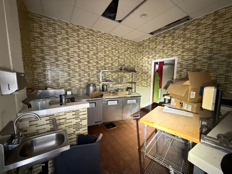 More Photos Of 11031-11061 Santa Monica Blvd, Los Angeles General Retail For Sale
