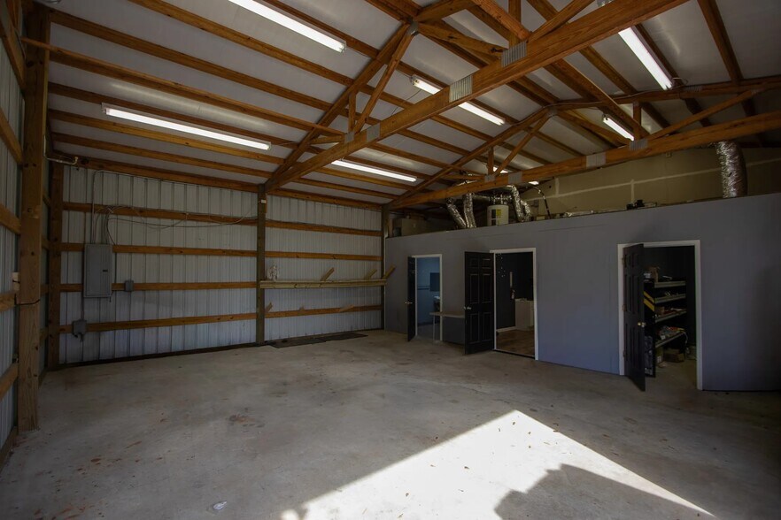 More Photos Of 142 Latonea Dr, Columbia Service For Sale