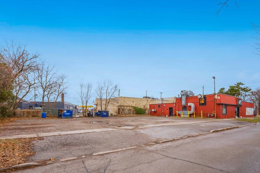 More Photos Of 231 St Paul St W, St Catharines General Retail For Sale