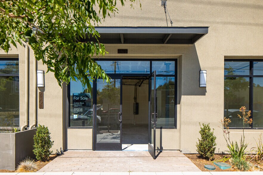 More Photos Of 2301 Market St, Oakland Storefront Retail Office For Sale