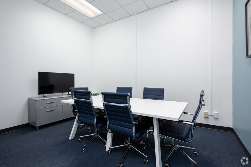 More Photos Of 516 W Friendly Ave, Greensboro Coworking Space