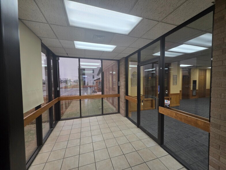 More Photos Of 401 N 2nd St, Rogers Office For Lease