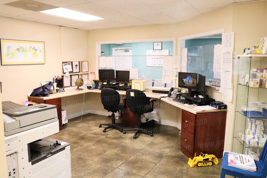 More Photos Of 8225 Normandy Blvd, Jacksonville Medical For Sale