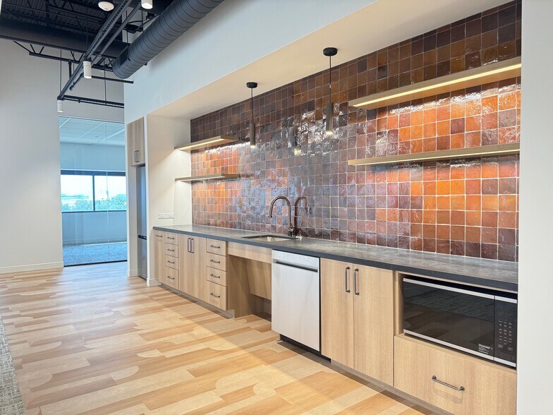 More Photos Of 3860 W Northwest Hwy, Dallas Office For Lease