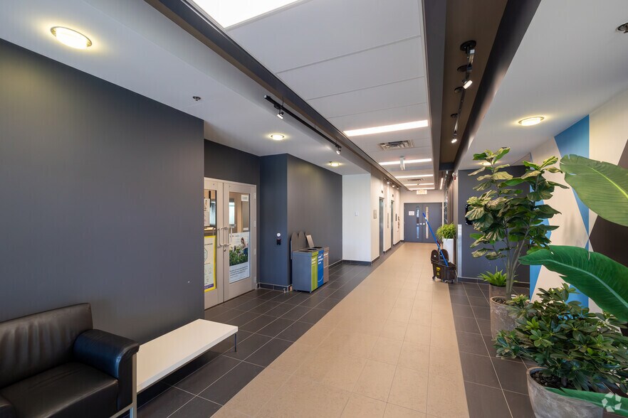 More Photos Of 4805 Boul Lapinière, Brossard Office For Sale