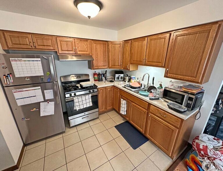 More Photos Of 2121 176th Pl, Lansing Apartments For Sale