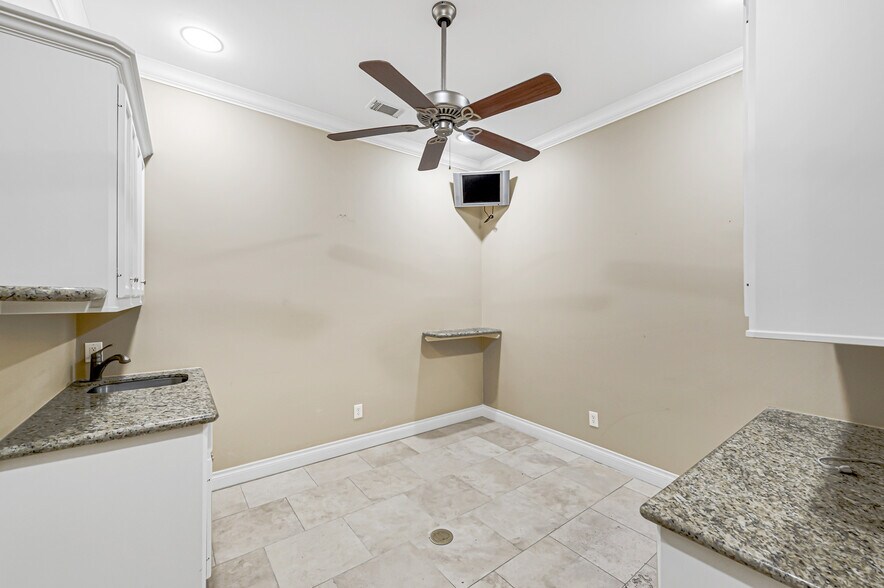 More Photos Of 607 Park Grove Dr, Katy Medical For Lease