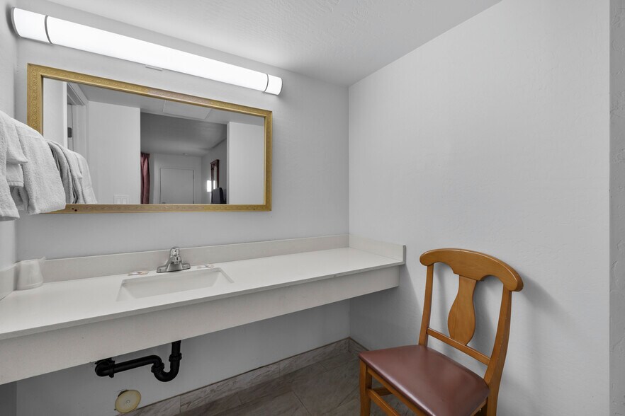 More Photos Of 4021 N 27th Ave, Phoenix Hotel For Sale