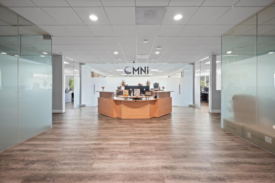 More Photos Of 28212 Kelly Johnson Pkwy, Valencia Medical For Lease