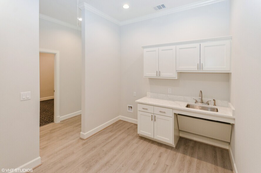 More Photos Of 3801 N Central Expy, McKinney Medical For Sale