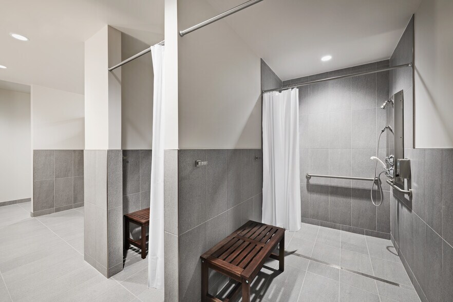 More Photos Of 10999 W IH-10, San Antonio Office For Lease