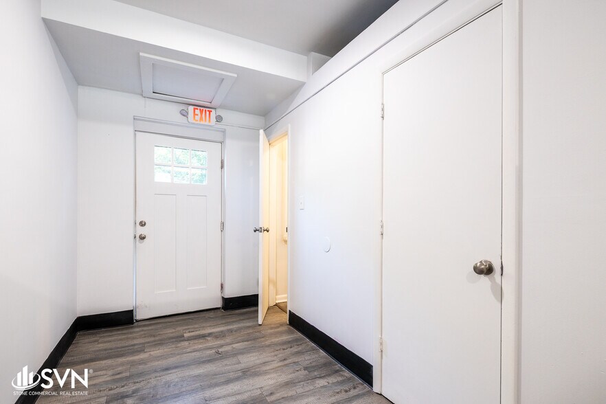 More Photos Of 1031-1039 N Limestone, Lexington Storefront Retail Office For Lease