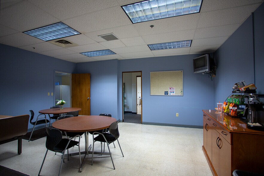 More Photos Of 154 Pioneer Dr, Leominster Industrial For Sale