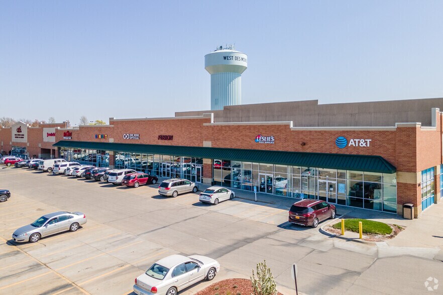 More Photos Of 3700-4120 University Ave, West Des Moines Unknown For Lease