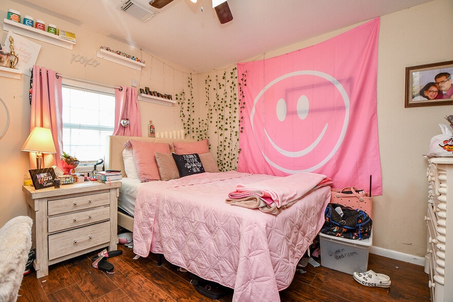 More Photos Of 2206 Hartwick Rd, Houston Contractor Storage Yard For Sale