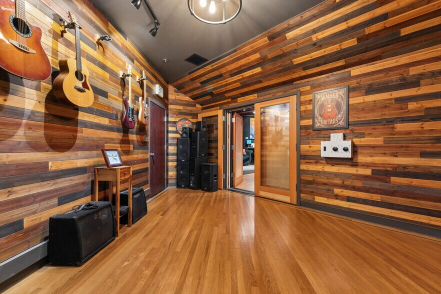 More Photos Of 825-829 27th Ave, Oakland Manufacturing For Sale