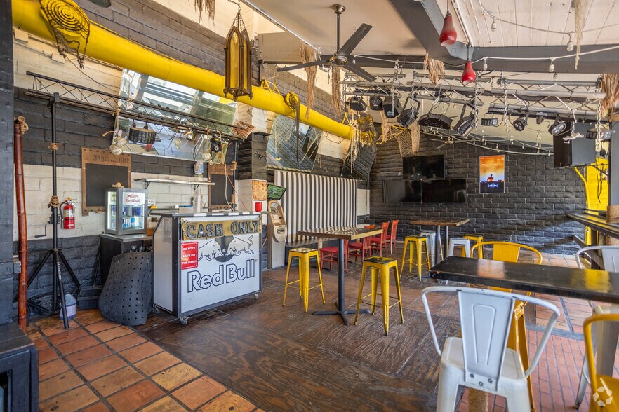 More Photos Of 266 S Palm Canyon Dr, Palm Springs Restaurant For Sale