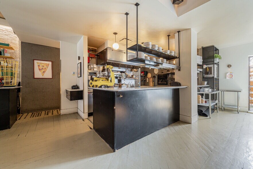 More Photos Of 5090-5092 St Notre-Dame O, Montréal General Retail For Sale