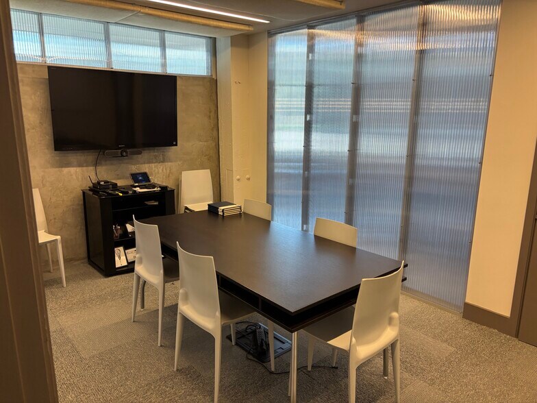 More Photos Of 2701-2703 Canton St, Dallas Office For Lease