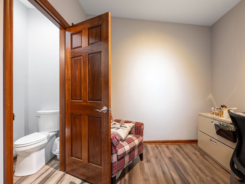 More Photos Of 105 6th Ave, Saint Albans Medical For Sale