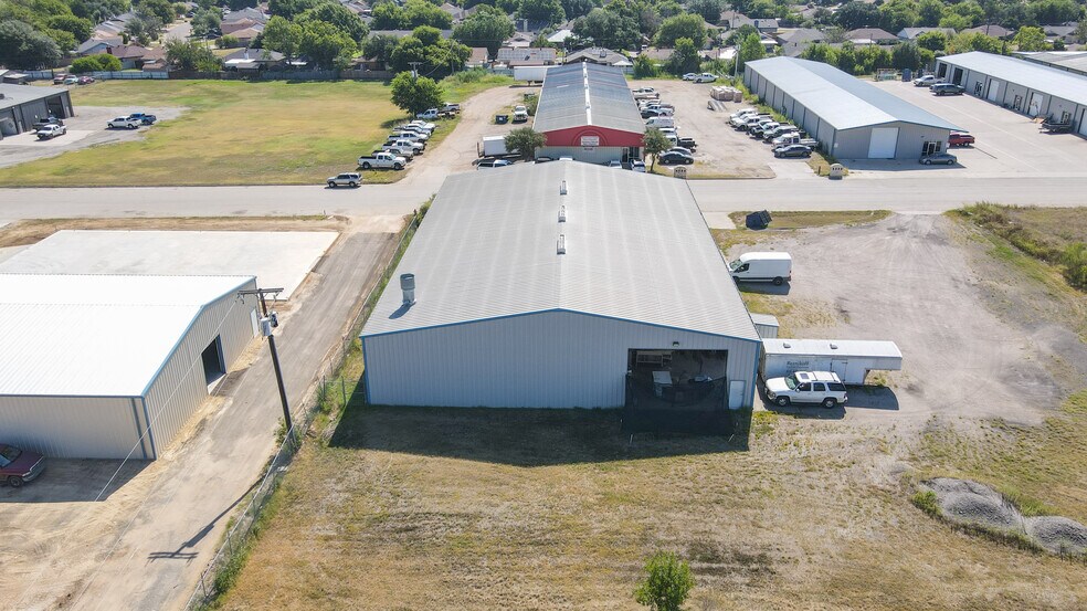 More Photos Of 328 Thomas Pl, Everman Manufacturing For Sale