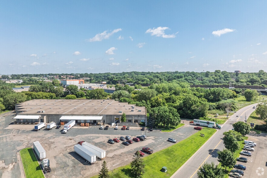 More Photos Of 2565 Kasota Ave, Saint Paul Distribution For Lease