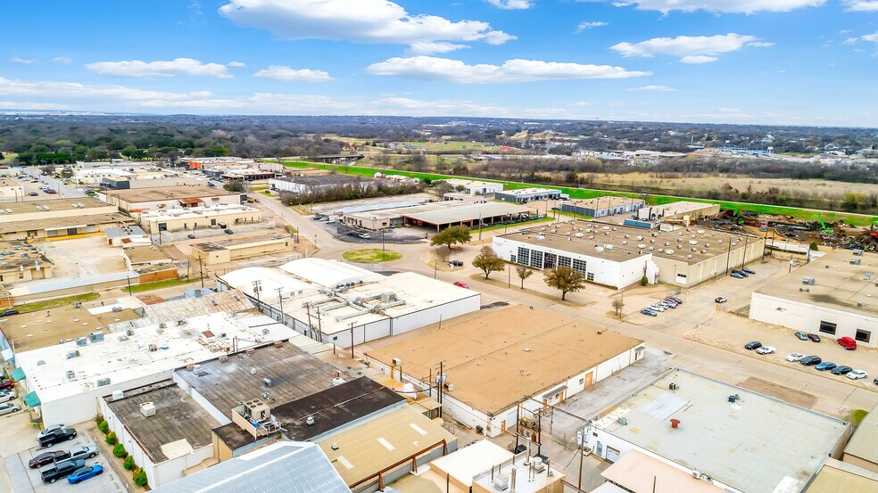 More Photos Of 2711-2725 Cullen St, Fort Worth Distribution For Lease