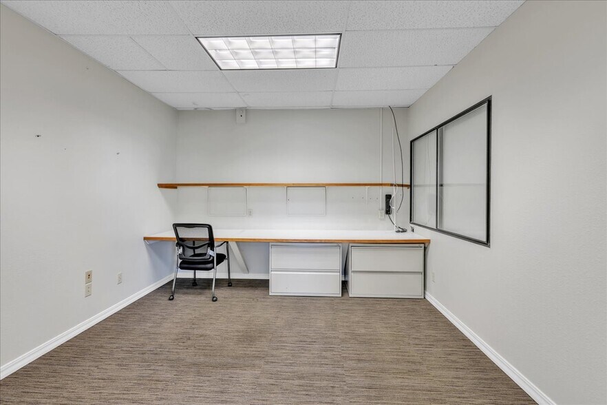 More Photos Of 3701 W G St, Bremerton Service For Sale