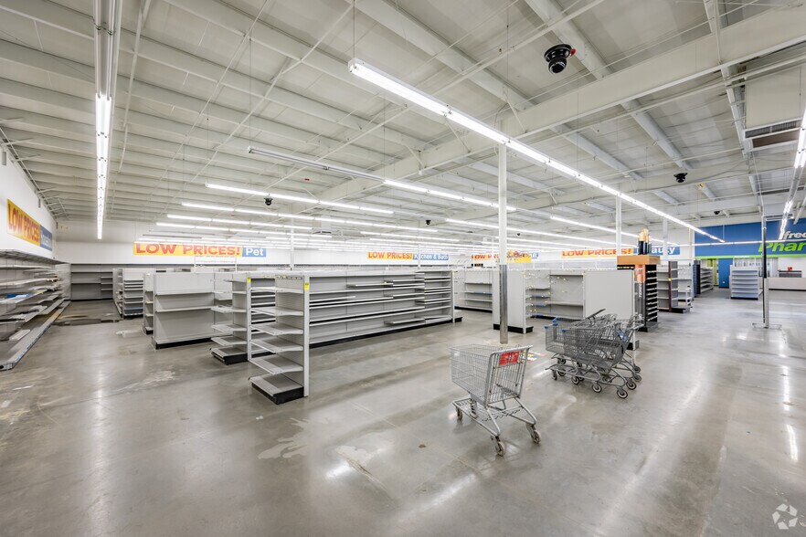 More Photos Of 201 Walnut St, Montezuma Freestanding For Lease