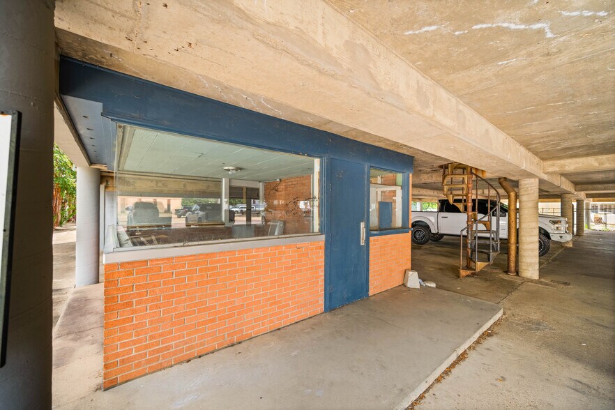 More Photos Of 429 Johnston St, Alexandria Parking Garage For Sale