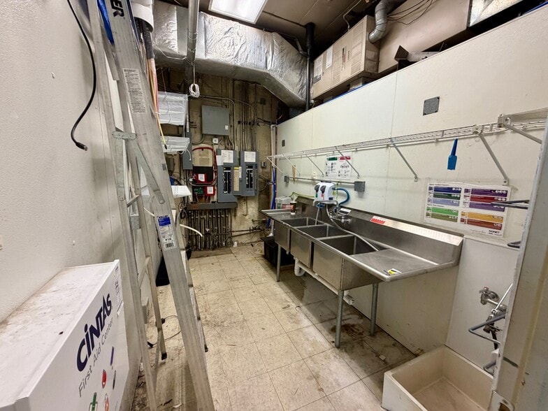 More Photos Of 339 Lincoln Ave, Cadiz Service Station For Sale