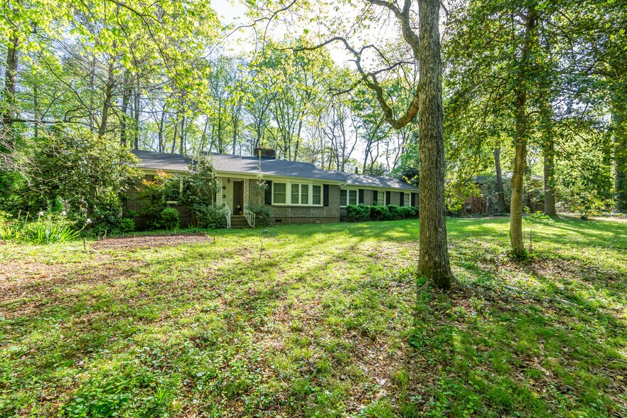 More Photos Of 1304 NE Main St, Simpsonville Office For Sale