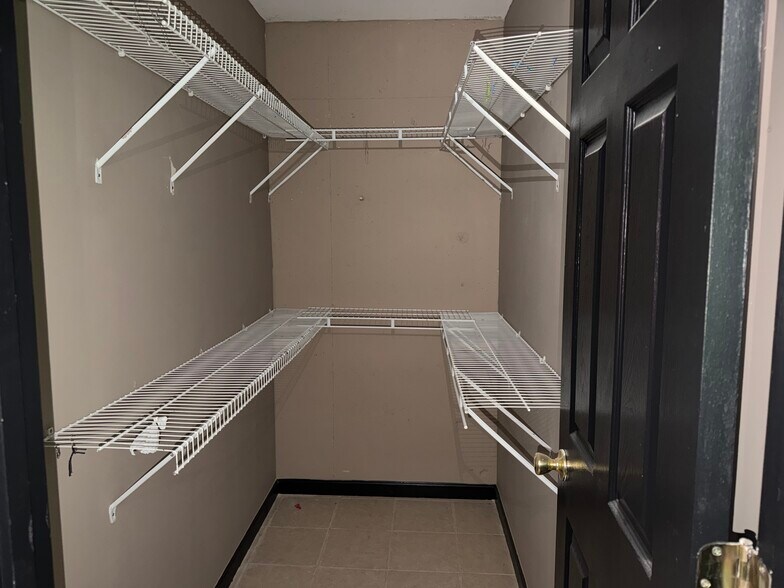 More Photos Of 727 Airport Rd, Cornelia Flex For Sale