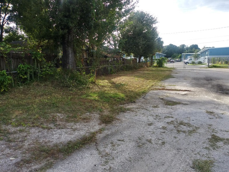More Photos Of 5017 N Coolidge Dr, Tampa Warehouse For Lease