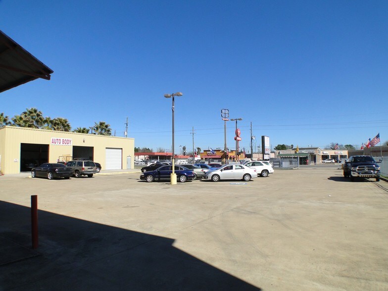 More Photos Of 11239 Veterans Memorial Dr, Houston Auto Repair For Sale