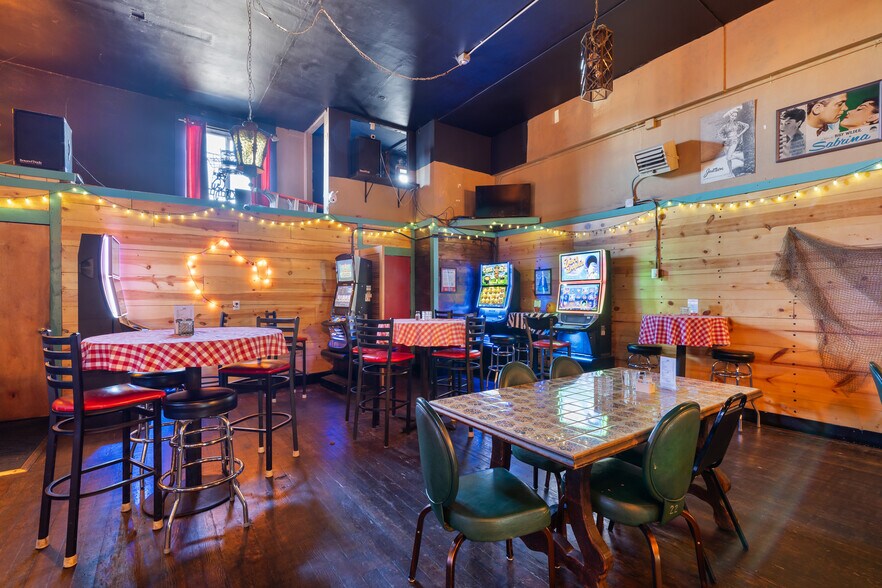 More Photos Of 204 Main Ave, Tillamook Storefront For Sale