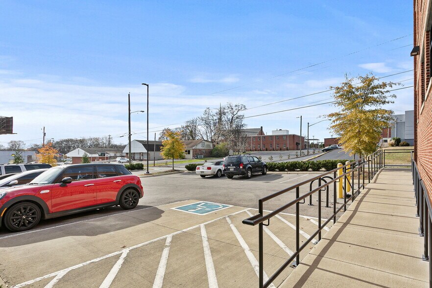 More Photos Of 2540 Park Dr, Nashville Office Residential For Lease