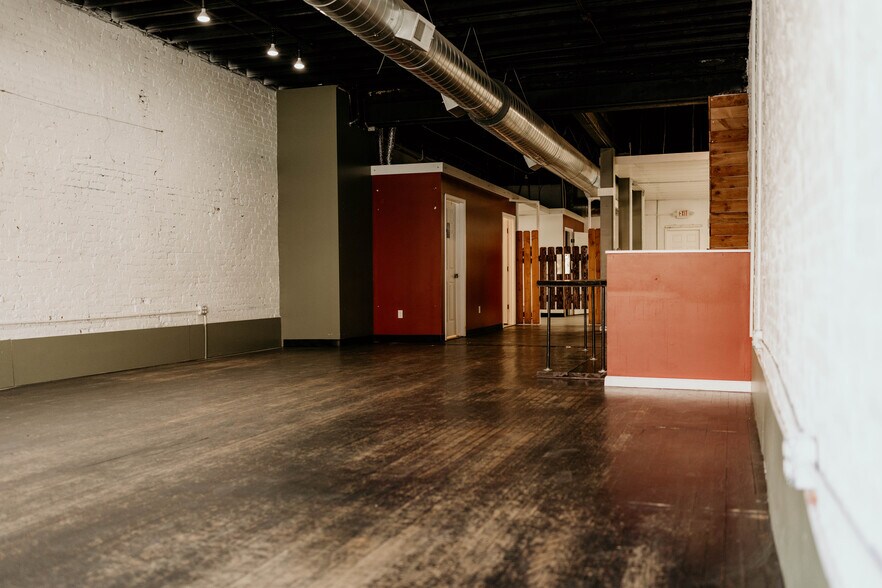 More Photos Of 1529 Grand Blvd, Kansas City Storefront Retail Office For Lease
