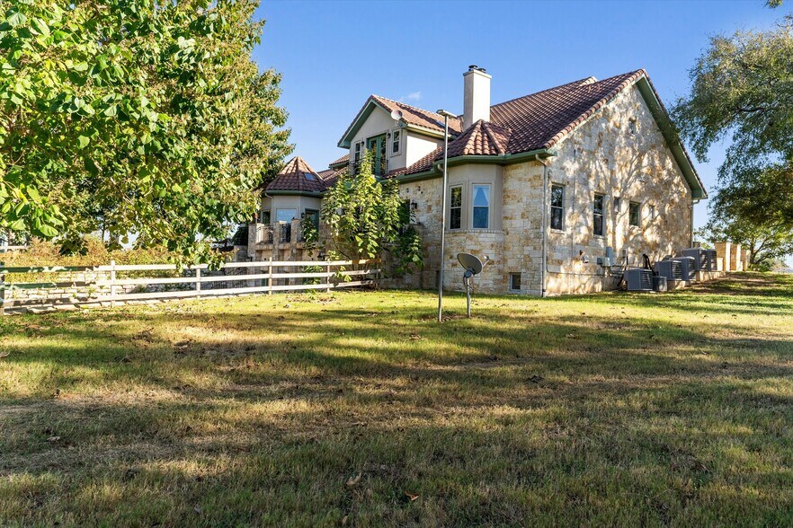 More Photos Of 1092 FM 3000, Elgin Specialty For Sale