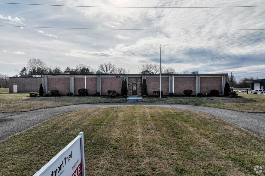 More Photos Of 157 Industrial Dr, King Warehouse For Lease