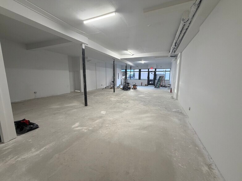 More Photos Of 833-835 Manhattan Ave, Brooklyn Storefront For Lease