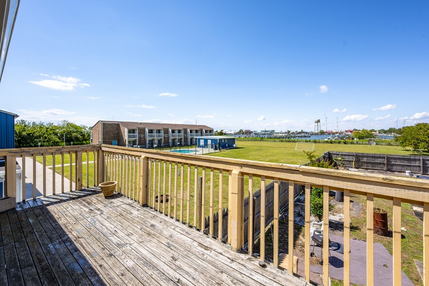 More Photos Of 700 Norris Harbor Dr, Crisfield Hotel For Sale